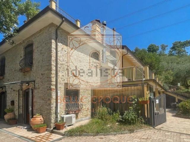 Rustici e casali in vendita di 405 m² in Via del Giannaccio