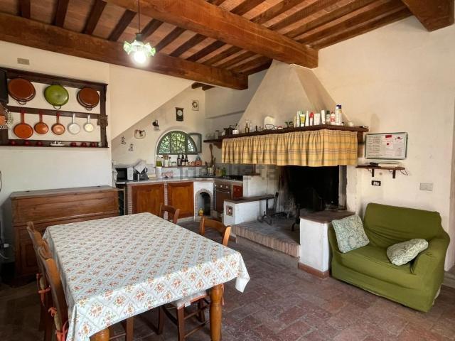 Rustici e casali in vendita di 405 m² in Via Ranci