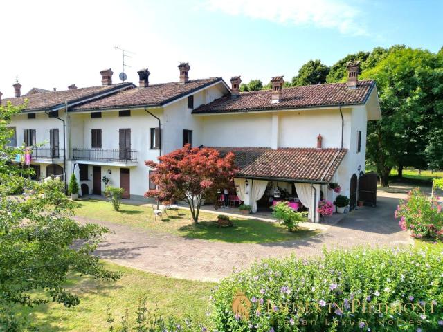 Rustici e casali in vendita di 407 m²