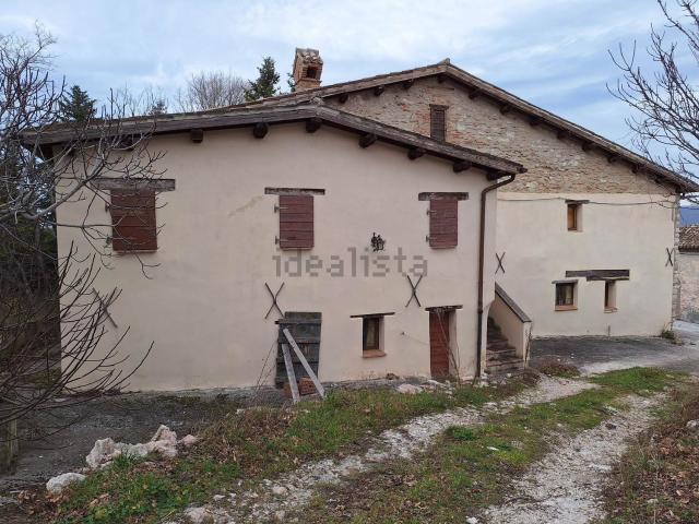 Rustici e casali in vendita di 408 m² in Via Paolucci