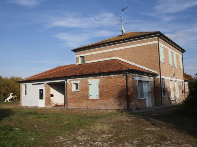 Rustici e casali in vendita di 40000 m² in Strada Nuova di Baselga, 29