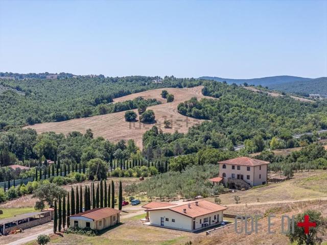 Rustici e casali in vendita di 400 m²