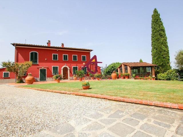 Rustici e casali in vendita di 400 m²