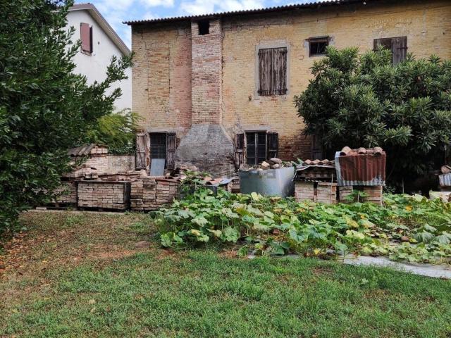 Rustici e casali in vendita di 400 m²