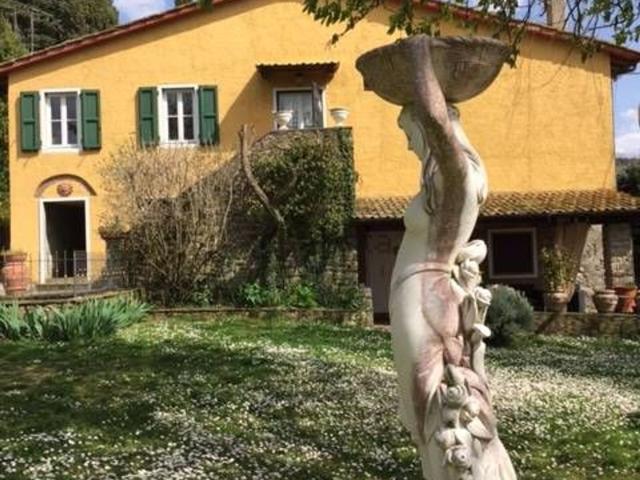 Rustici e casali in vendita di 400 m²