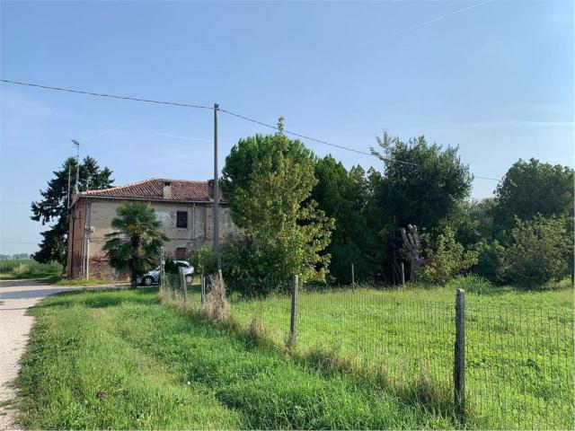 Rustici e casali in vendita di 400 m²