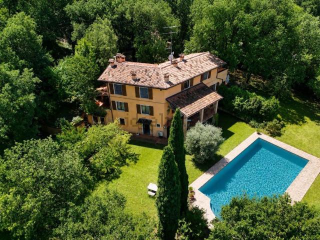 Rustici e casali in vendita di 400 m²