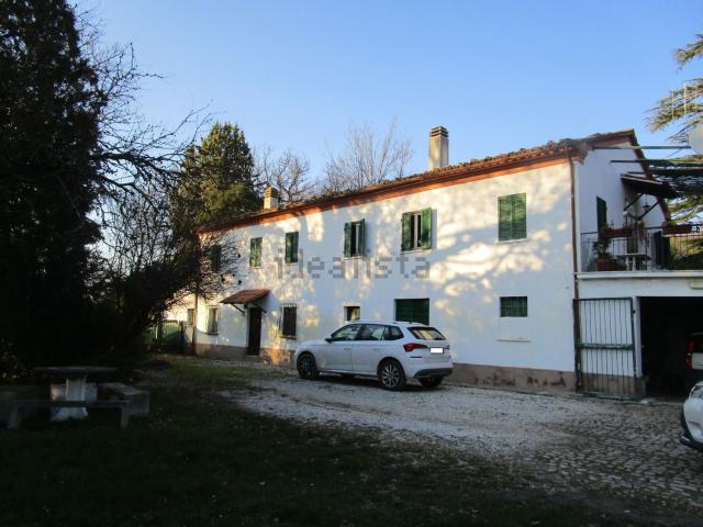 Rustici e casali in vendita di 400 m²