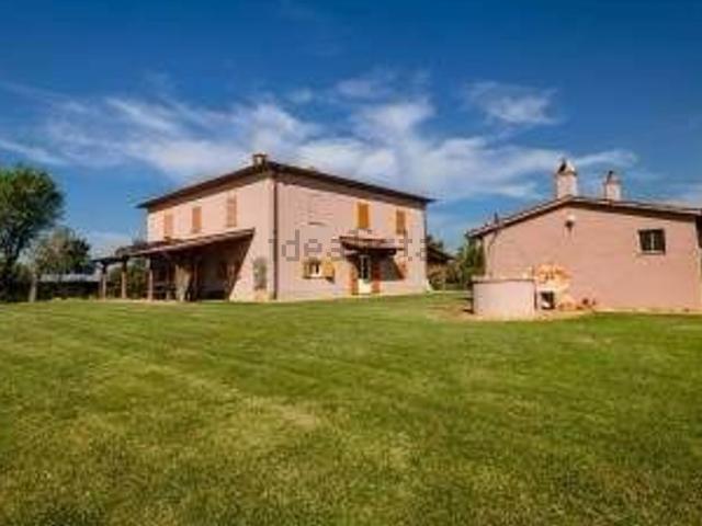 Rustici e casali in vendita di 400 m²