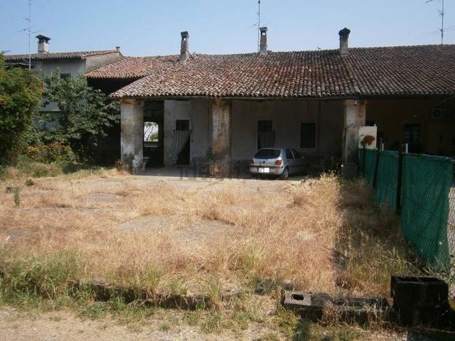 Rustici e casali in vendita di 400 m²