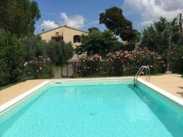 Rustici e casali in vendita di 400 m²