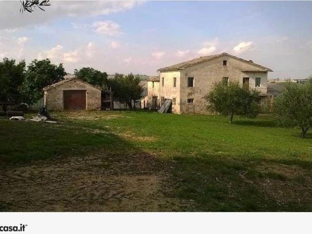Rustici e casali in vendita di 400 m²