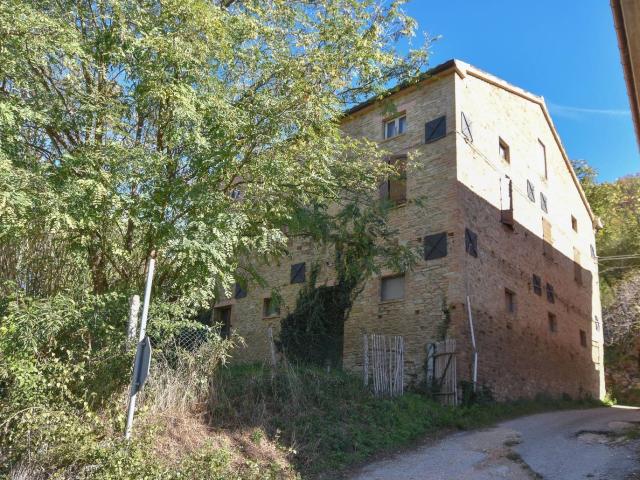Rustici e casali in vendita di 400 m²