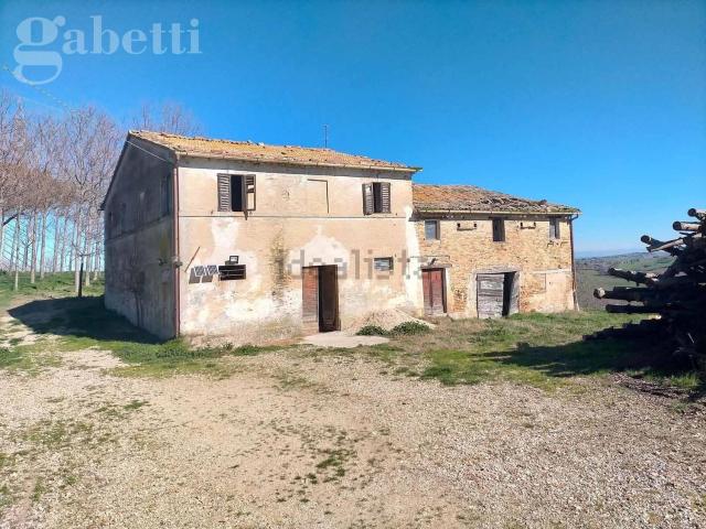 Rustici e casali in vendita di 400 m²