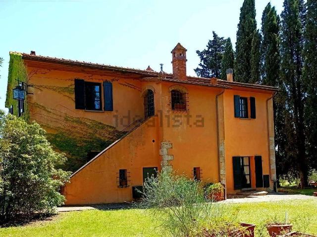 Rustici e casali in vendita di 400 m²