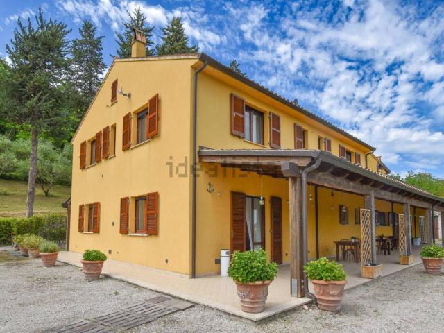 Rustici e casali in vendita di 400 m²
