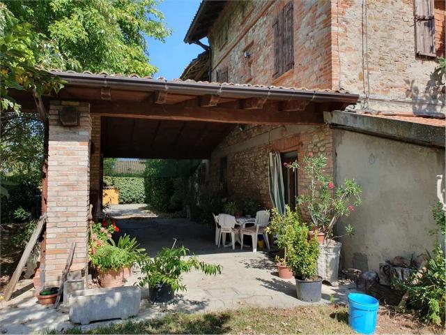 Rustici e casali in vendita di 400 m²