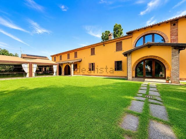 Rustici e casali in vendita di 400 m²