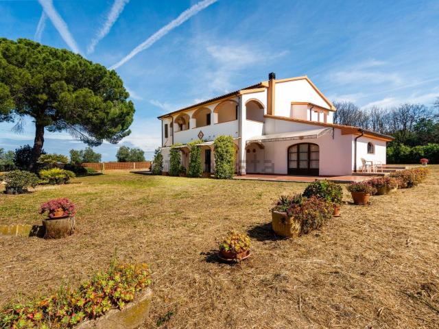 Rustici e casali in vendita di 400 m²