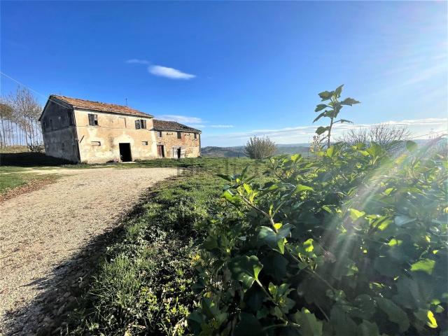 Rustici e casali in vendita di 400 m²