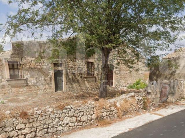 Rustici e casali in vendita di 400 m² in Contrada Brancato