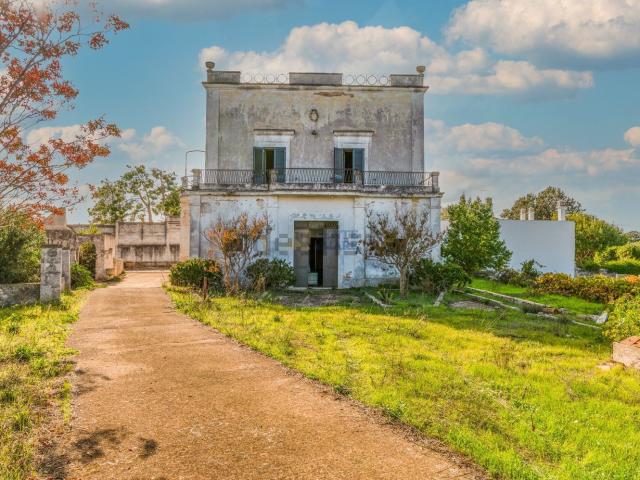 Rustici e casali in vendita di 400 m² in Contrada Paradiso