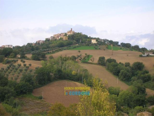 Rustici e casali in vendita di 400 m² in Contrada Tarucchio