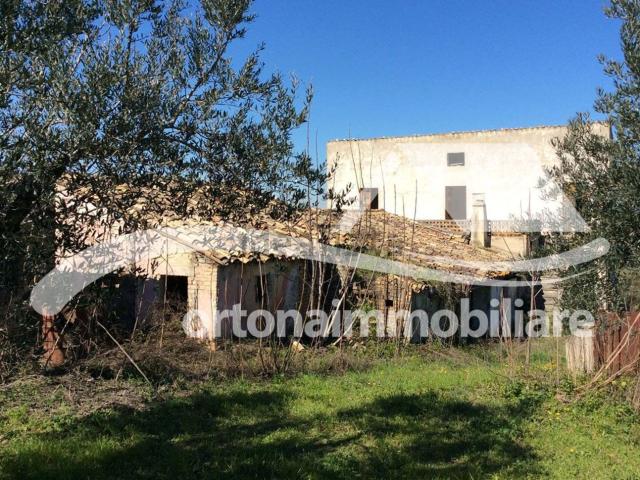 Rustici e casali in vendita di 400 m² in Contrada Villa San Giovanni