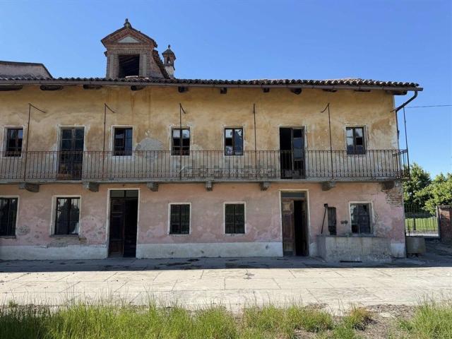 Rustici e casali in vendita di 400 m² in Corso Asti