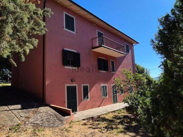 Rustici e casali in vendita di 400 m² in Località Case Rosse, 46