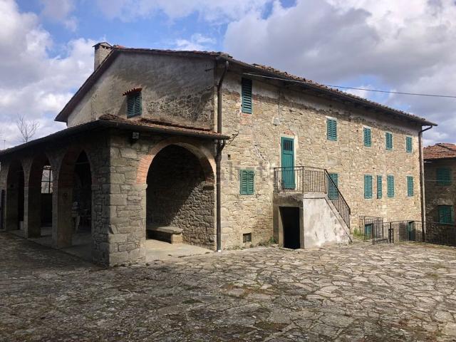 Rustici e casali in vendita di 400 m² in Località garliano
