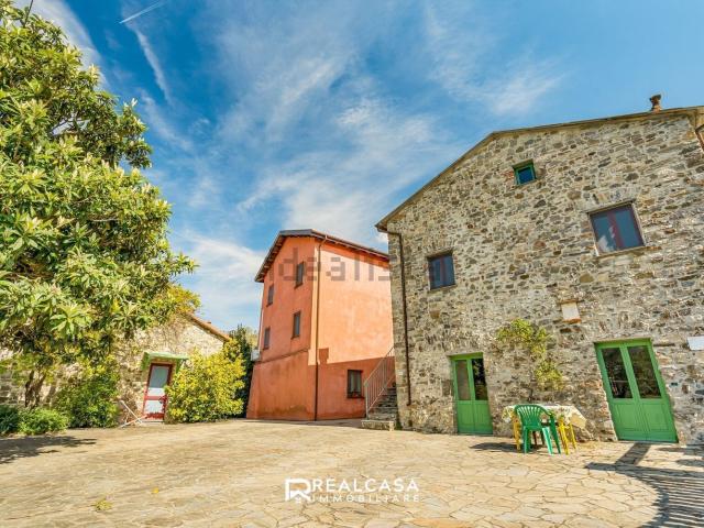 Rustici e casali in vendita di 400 m² in Località Villa, 30