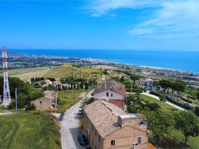 Rustici e casali in vendita di 400 m²