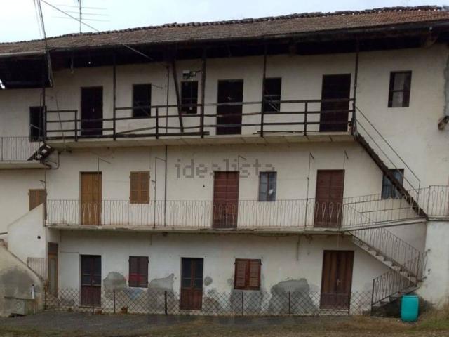Rustici e casali in vendita di 400 m² in Strada della Vallazza