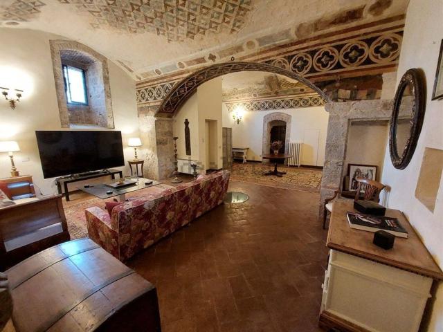 Rustici e casali in vendita di 400 m² in Strada della Villa