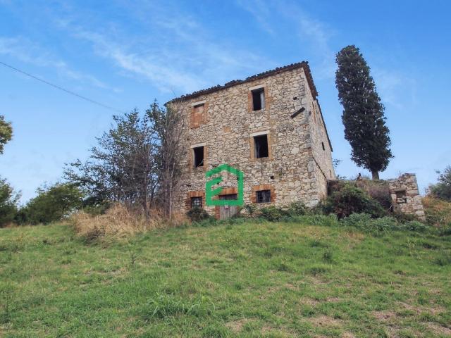 Rustici e casali in vendita di 400 m² in Strada Fontanacce