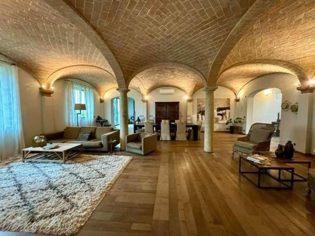 Rustici e casali in vendita di 400 m² in Strada Gazzano