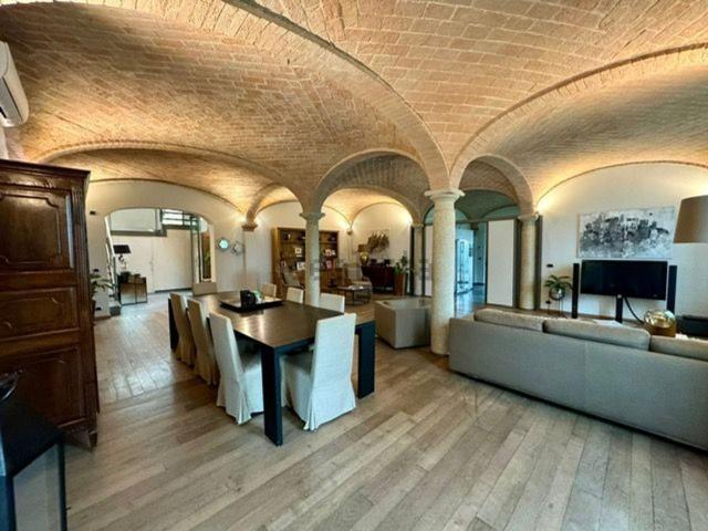 Rustici e casali in vendita di 400 m² in Strada Gazzano
