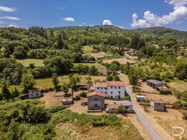 Rustici e casali in vendita di 400 m² in Strada Regionale 70 della Consuma