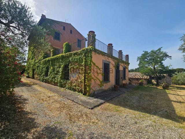 Rustici e casali in vendita di 400 m² in Strada Riello