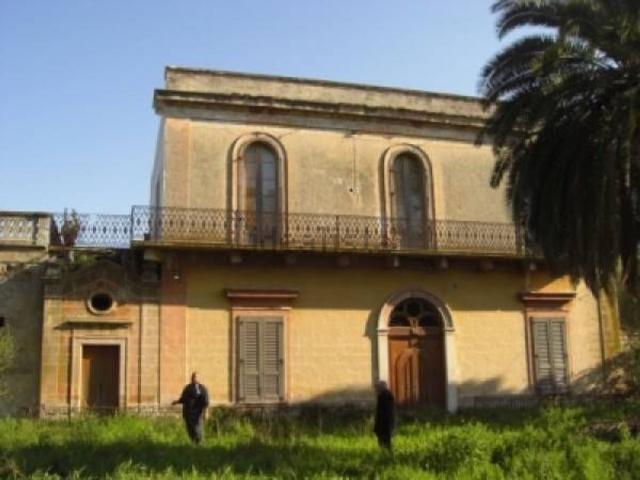 Rustici e casali in vendita di 400 m² in Strada Santa Caterina