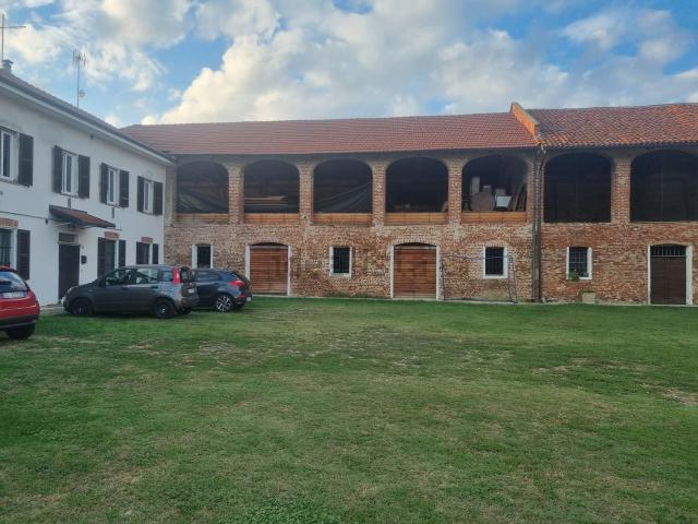Rustici e casali in vendita di 400 m² in Via Murati, 2