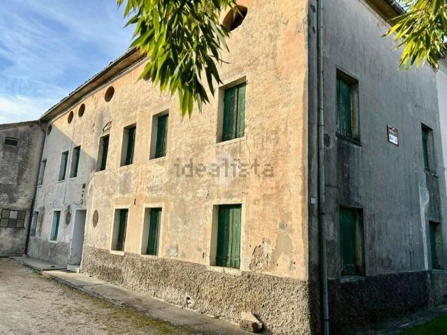 Rustici e casali in vendita di 400 m² in Via Molinetto