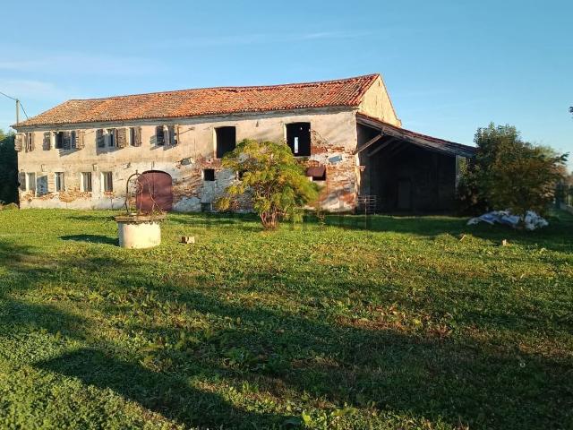 Rustici e casali in vendita di 400 m² in Via Morea