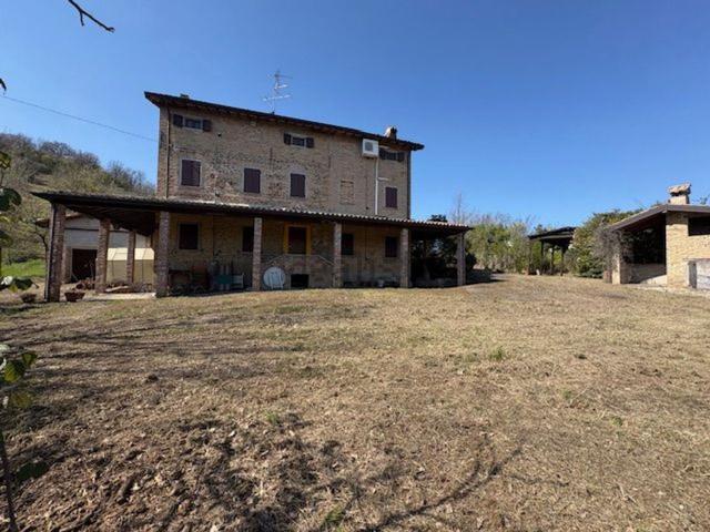 Rustici e casali in vendita di 400 m² in Via Oltre Guerro, 5