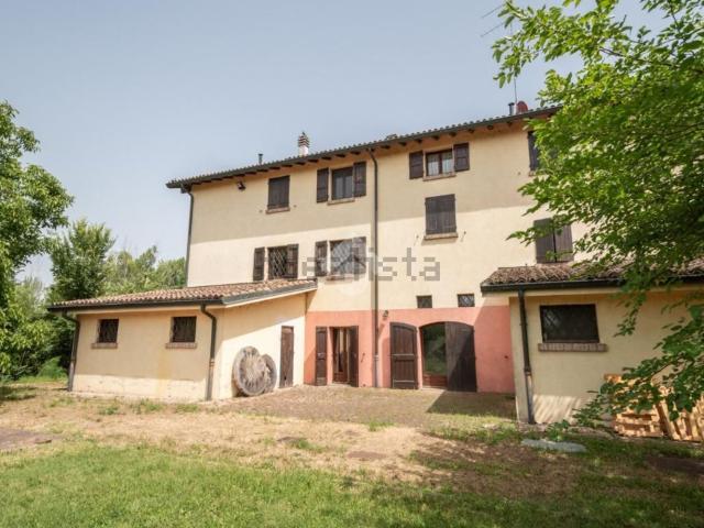 Rustici e casali in vendita di 400 m² in Via A. Manzoni, 71