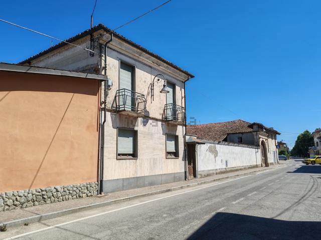 Rustici e casali in vendita di 400 m² in Via Caduti Murellesi