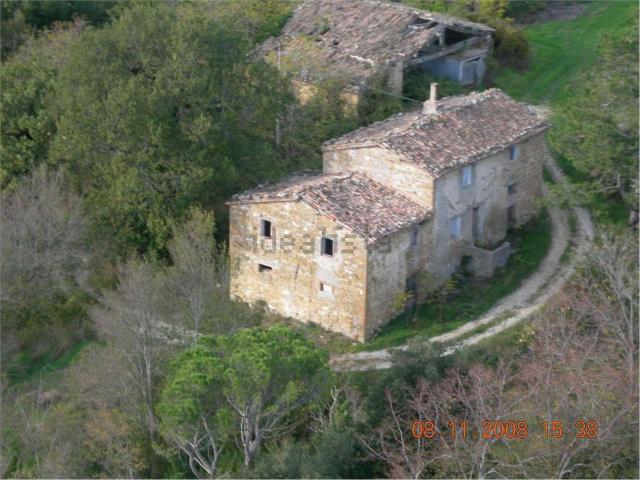 Rustici e casali in vendita di 400 m² in Via Casali