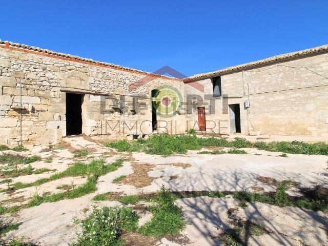 Rustici e casali in vendita di 400 m² in Via Conservatore