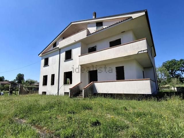 Rustici e casali in vendita di 400 m² in Via Croce Valledonna